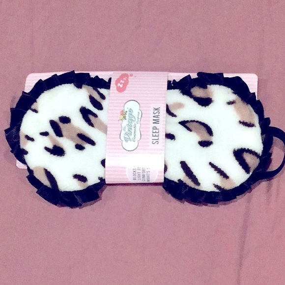 The Vintage Cosmetic Company Other - Animal print Sleep 😴 mask brand new with tags!